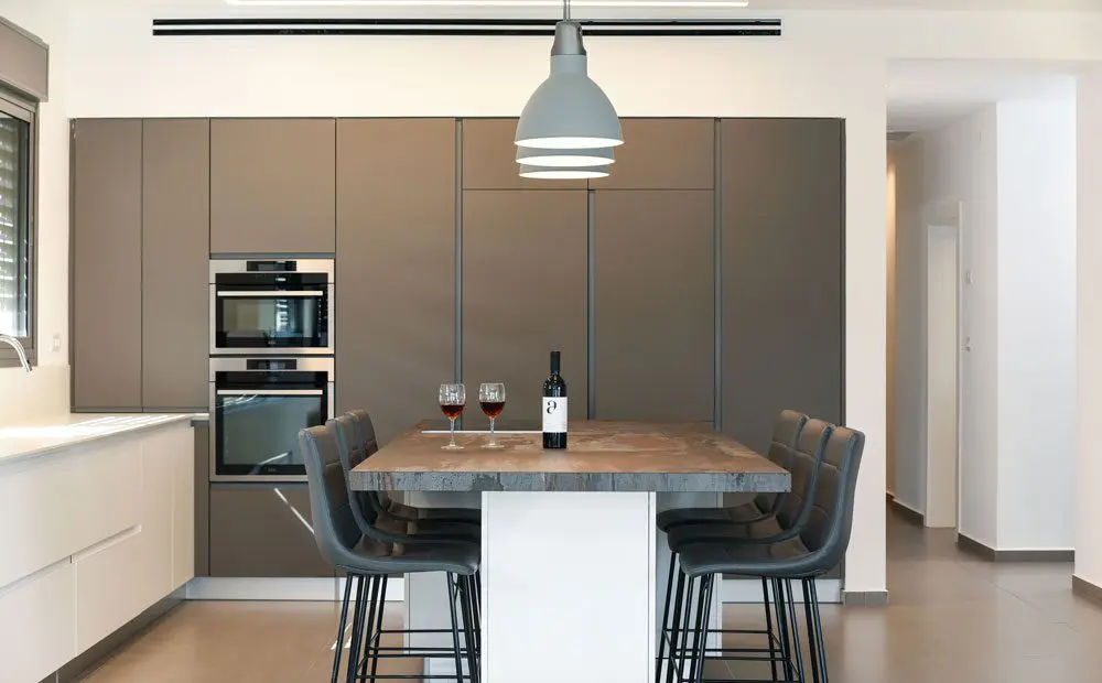 אי במטבח יוקרתי