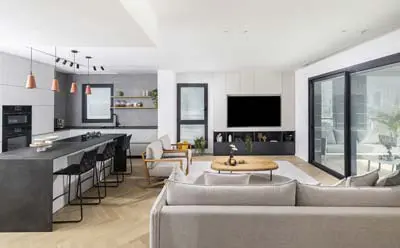 דירת קבלן 4 חדרים שהפכה לדירת בוטיק יוקרתית במתחם הבורסה